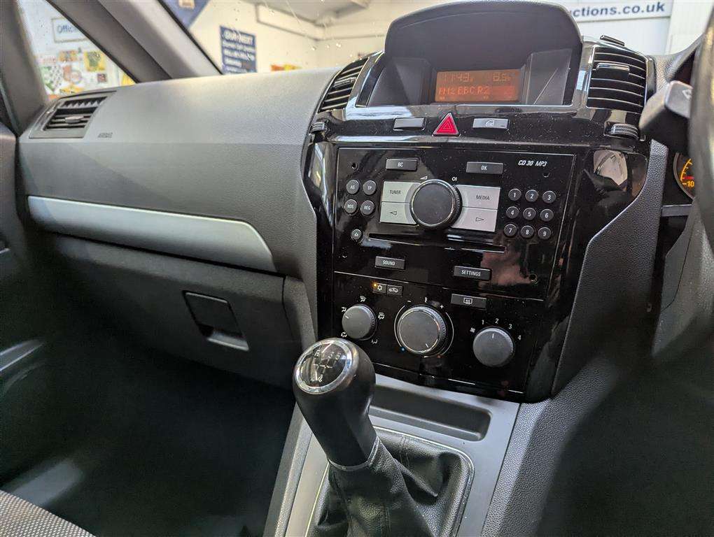 <p>2013 VAUXHALL ZAFIRA **SOLD</p>