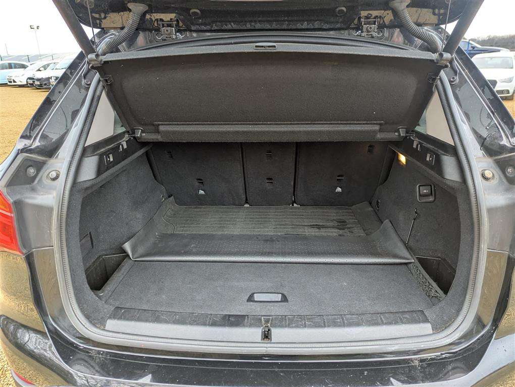 <p>2015 BMW X1 SDRIVE18D XLINE</p>