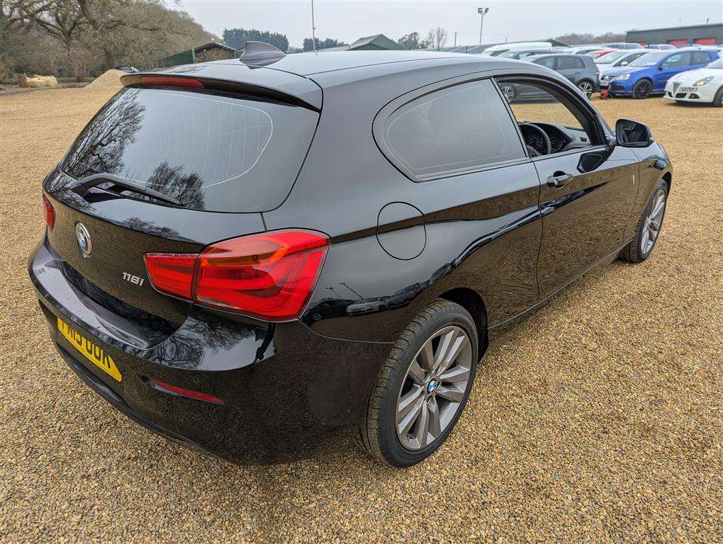 <p>2015 BMW 118I SPORT</p>