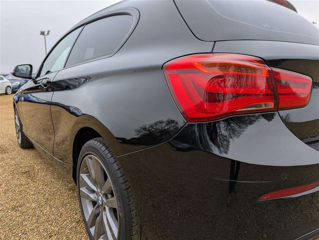 <p>2015 BMW 118I SPORT</p>