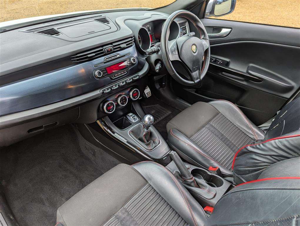 <p>2012 ALFA ROMEO GIULIETTA VELOCE JTDM-2</p>