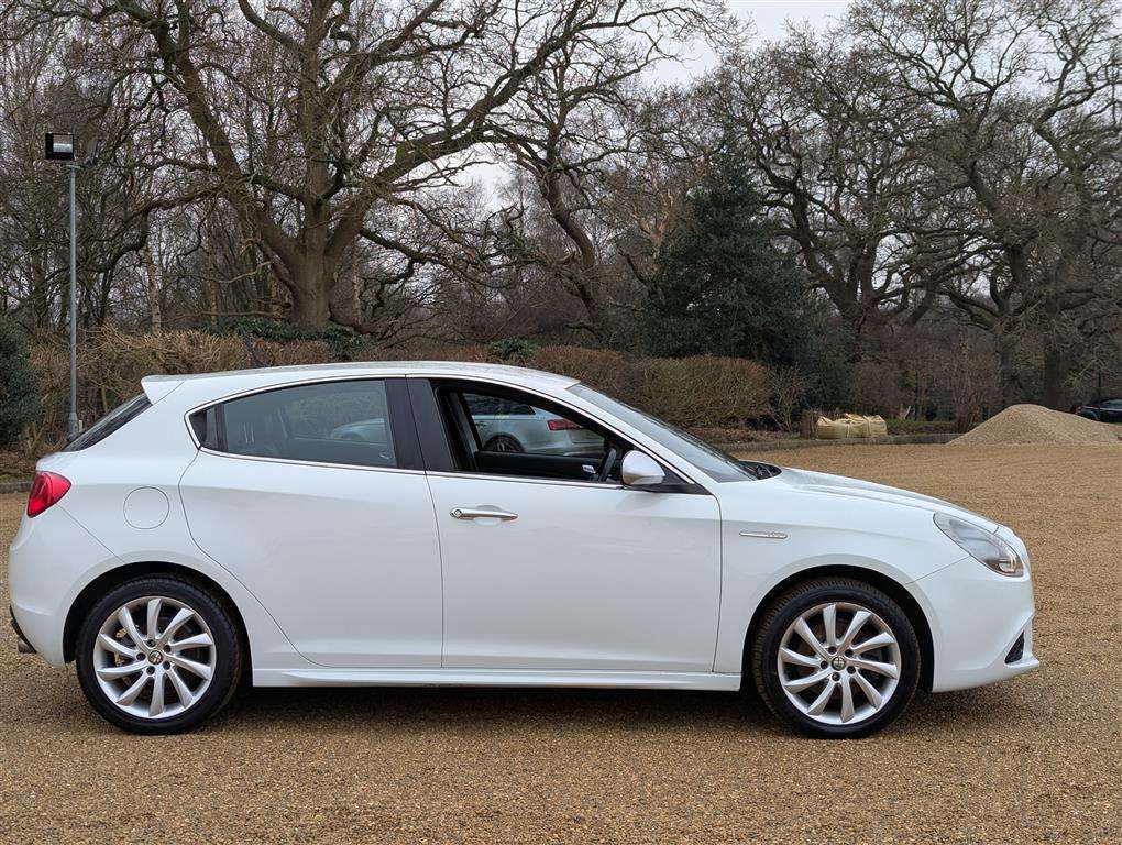 <p>2012 ALFA ROMEO GIULIETTA VELOCE JTDM-2</p>