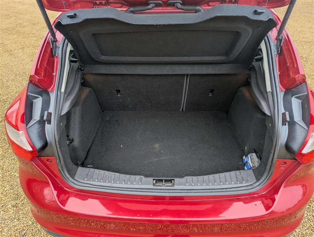 <p>2011 FORD FOCUS ZETEC 125</p>