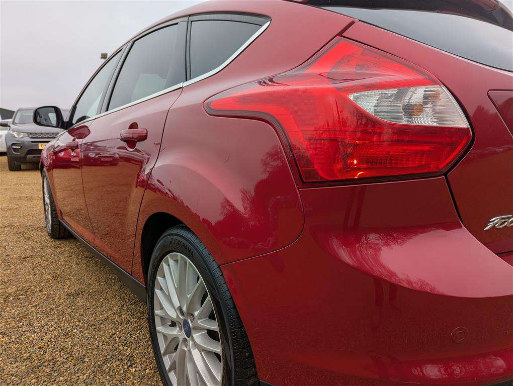 <p>2011 FORD FOCUS ZETEC 125</p>