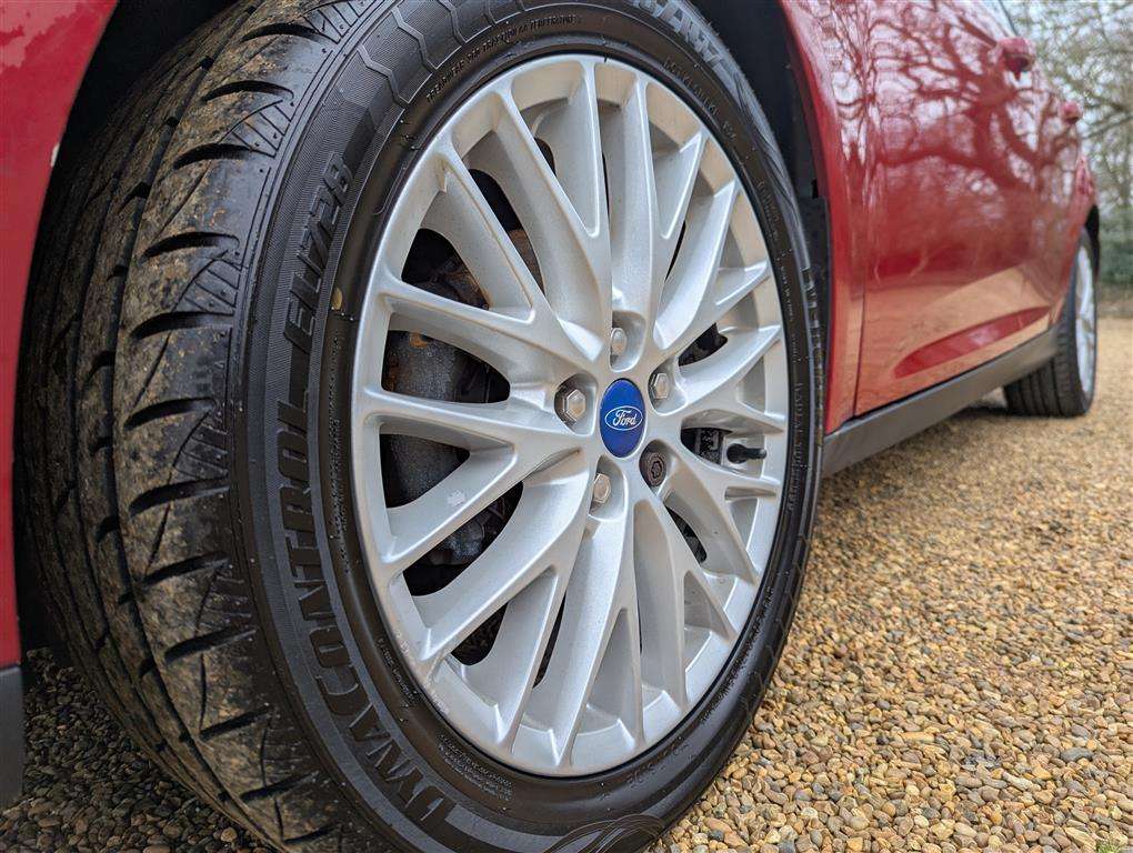 <p>2011 FORD FOCUS ZETEC 125</p>