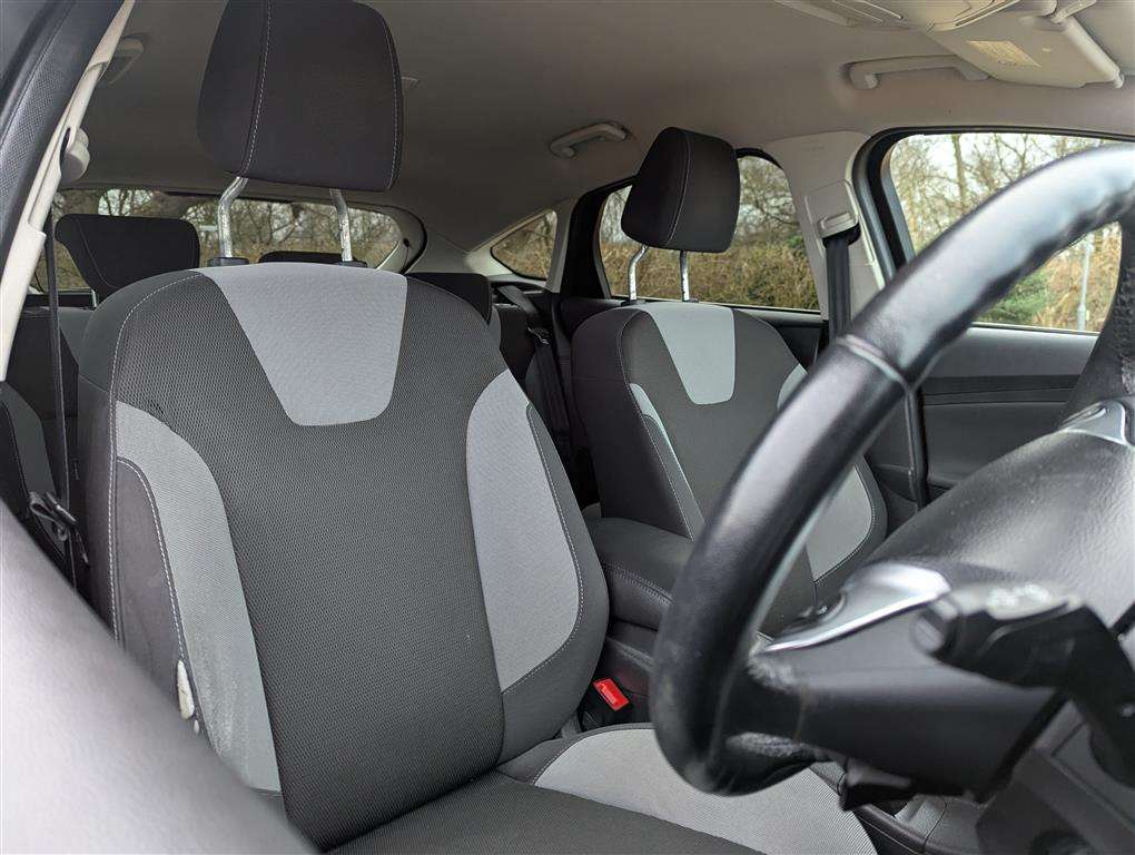 <p>2011 FORD FOCUS ZETEC 125</p>