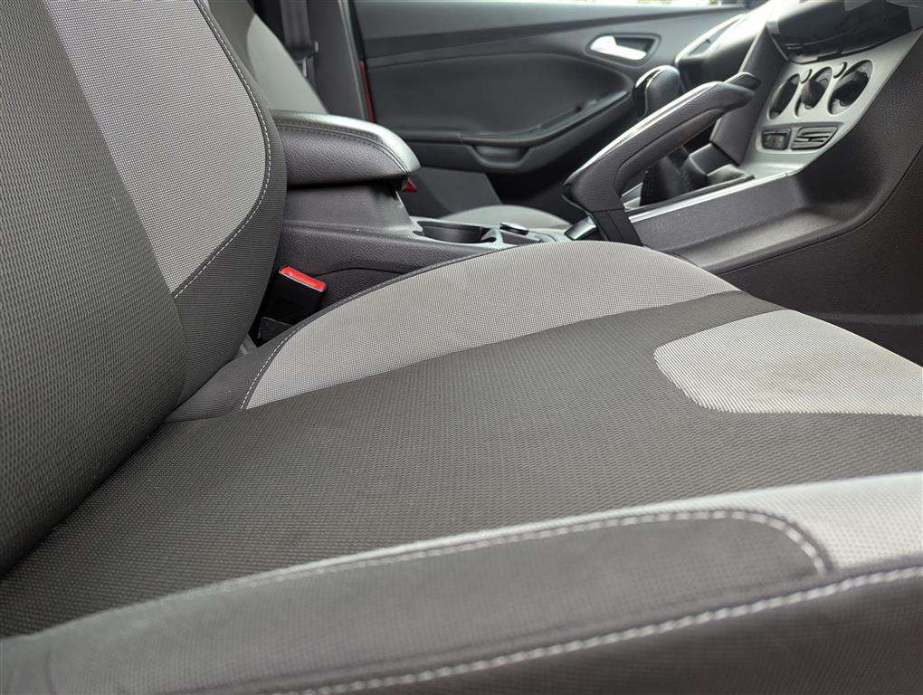 <p>2011 FORD FOCUS ZETEC 125</p>