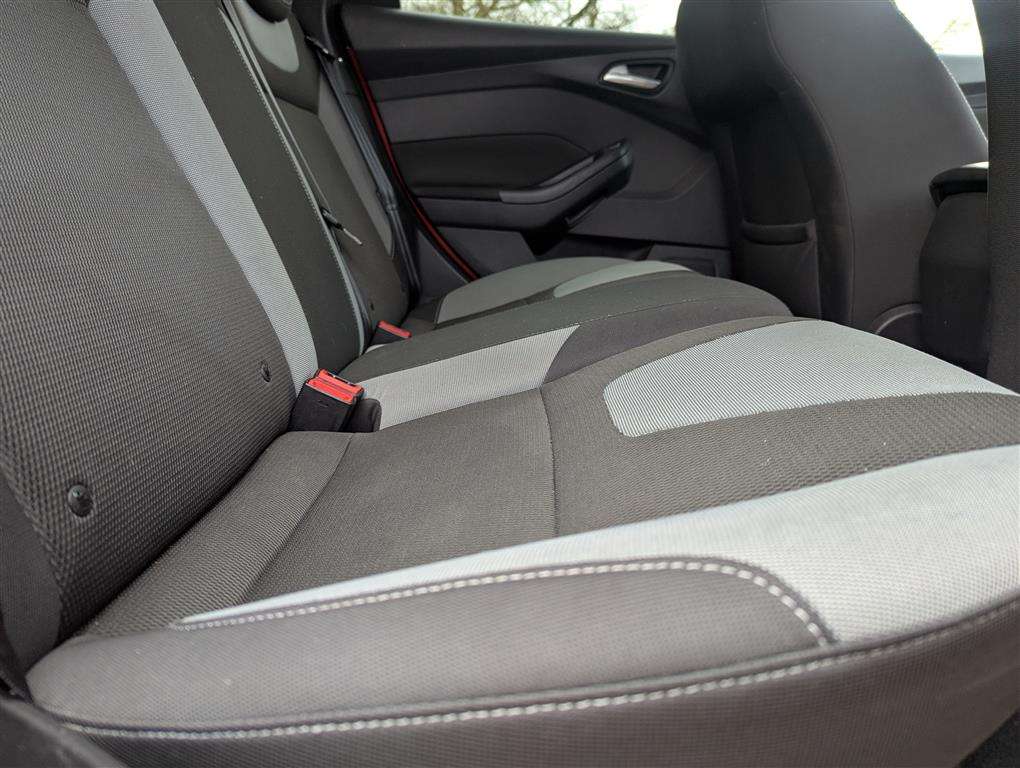 <p>2011 FORD FOCUS ZETEC 125</p>