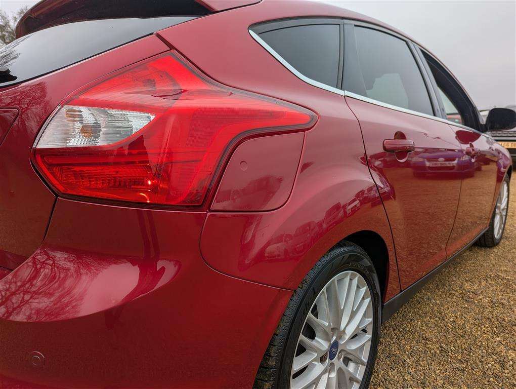 <p>2011 FORD FOCUS ZETEC 125</p>