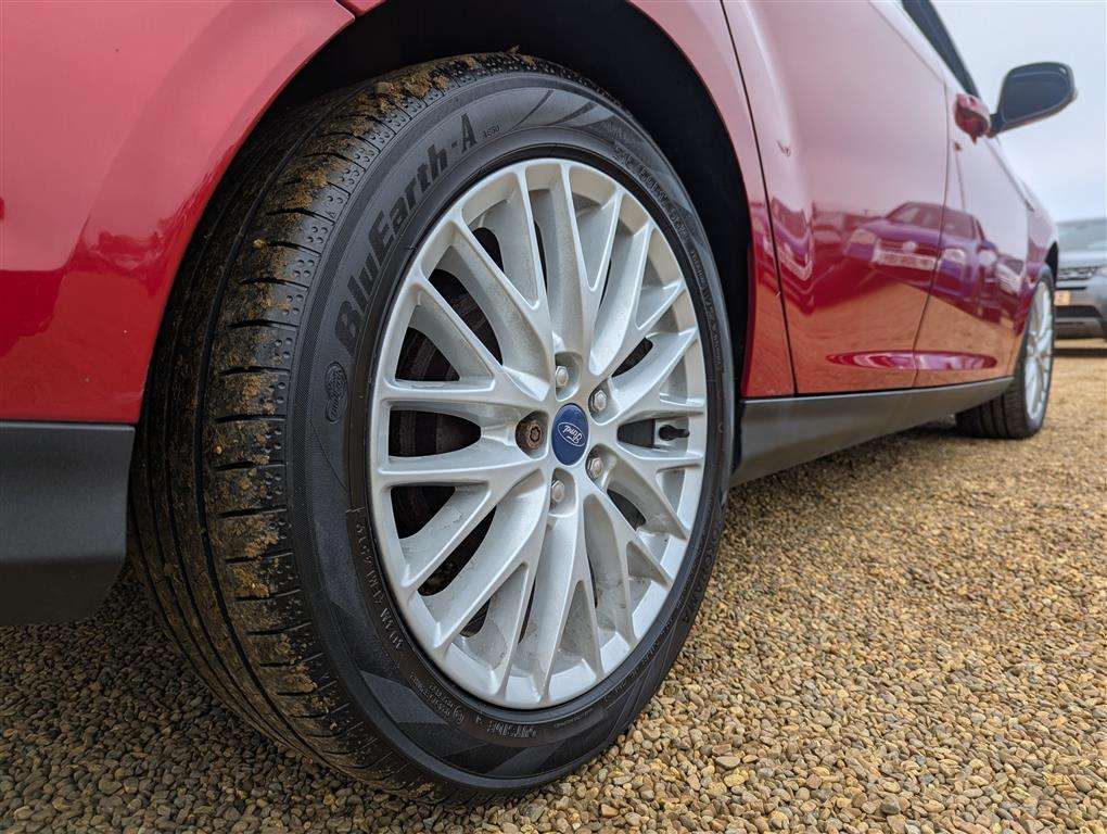 <p>2011 FORD FOCUS ZETEC 125</p>