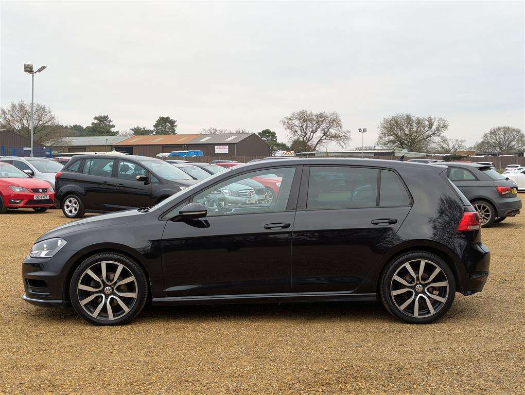 <p>2016 VOLKSWAGEN GOLF R-LINE TSI ACT BMT S</p>