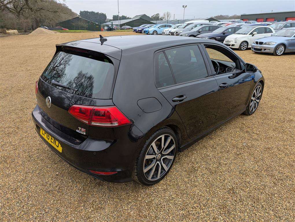 <p>2016 VOLKSWAGEN GOLF R-LINE TSI ACT BMT S</p>