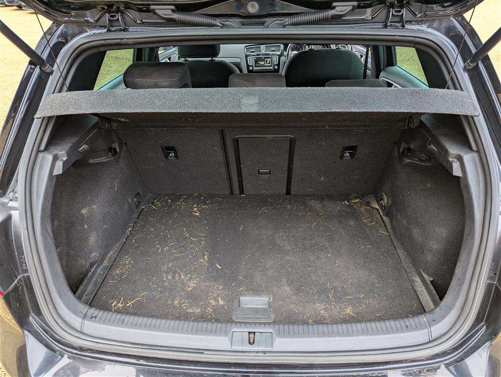 <p>2016 VOLKSWAGEN GOLF R-LINE TSI ACT BMT S</p>
