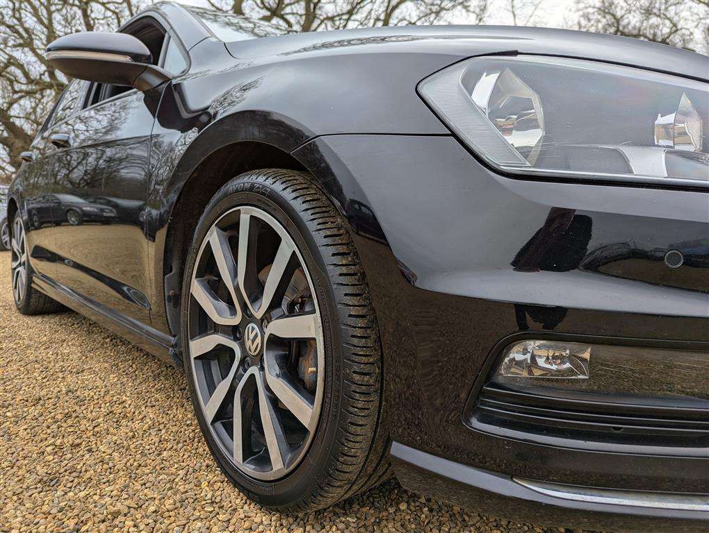 <p>2016 VOLKSWAGEN GOLF R-LINE TSI ACT BMT S</p>
