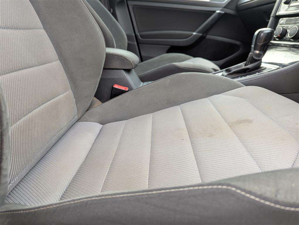 <p>2016 VOLKSWAGEN GOLF R-LINE TSI ACT BMT S</p>