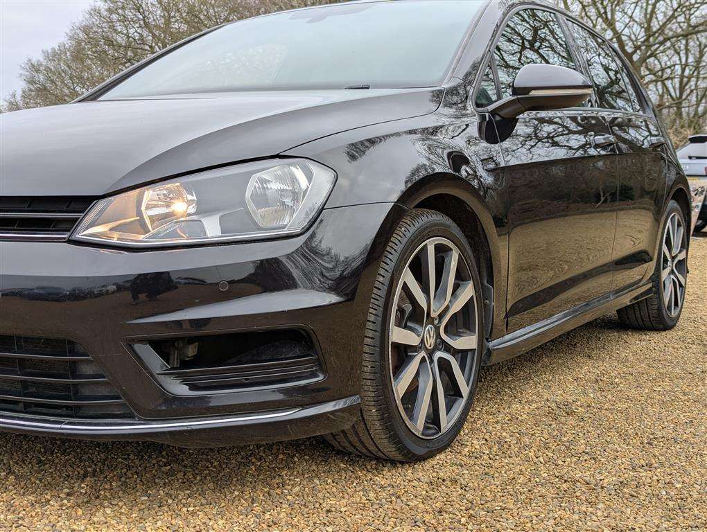 <p>2016 VOLKSWAGEN GOLF R-LINE TSI ACT BMT S</p>