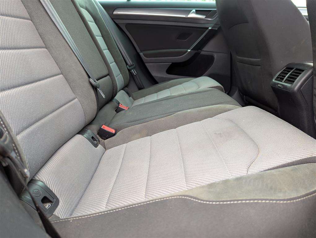 <p>2016 VOLKSWAGEN GOLF R-LINE TSI ACT BMT S</p>