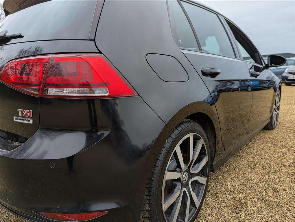 <p>2016 VOLKSWAGEN GOLF R-LINE TSI ACT BMT S</p>