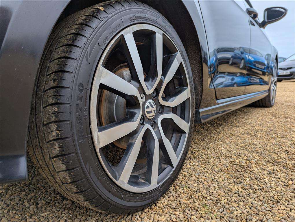 <p>2016 VOLKSWAGEN GOLF R-LINE TSI ACT BMT S</p>