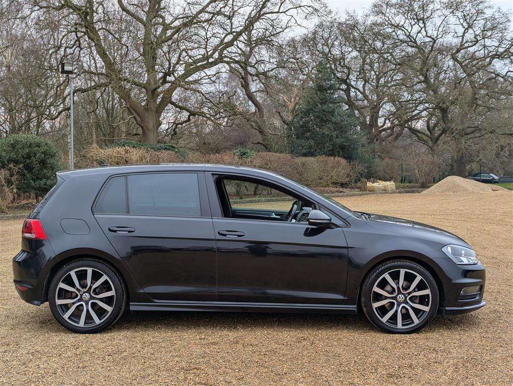 <p>2016 VOLKSWAGEN GOLF R-LINE TSI ACT BMT S</p>