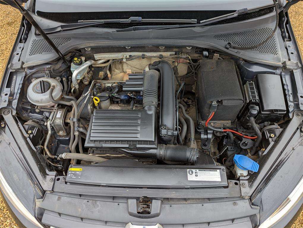 <p>2016 VOLKSWAGEN GOLF R-LINE TSI ACT BMT S</p>