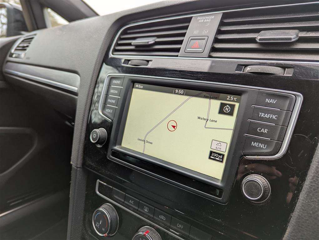 <p>2016 VOLKSWAGEN GOLF R-LINE TSI ACT BMT S</p>