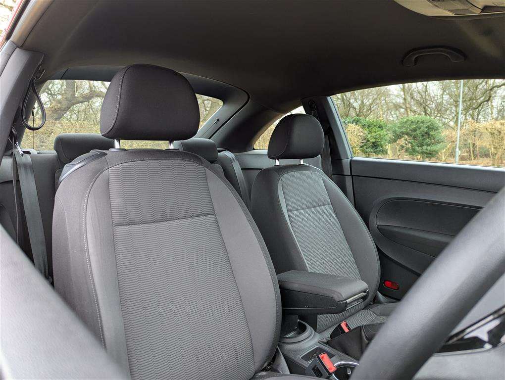 <p>2014 VOLKSWAGEN BEETLE TSI</p>