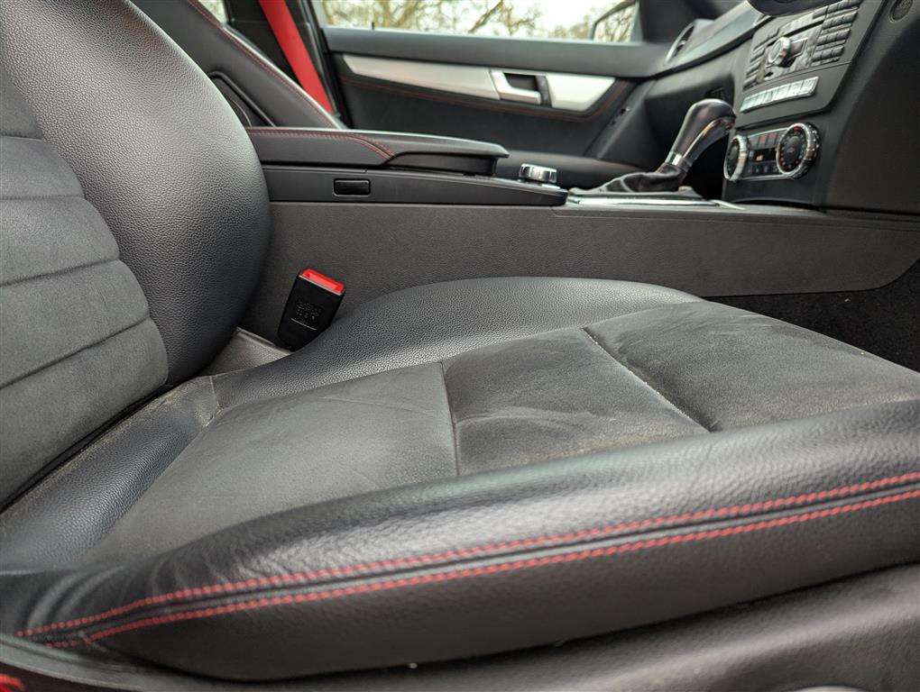 <p>2013 MERCEDES-BENZ C350 AMG SPORT + CDI BLUE</p>