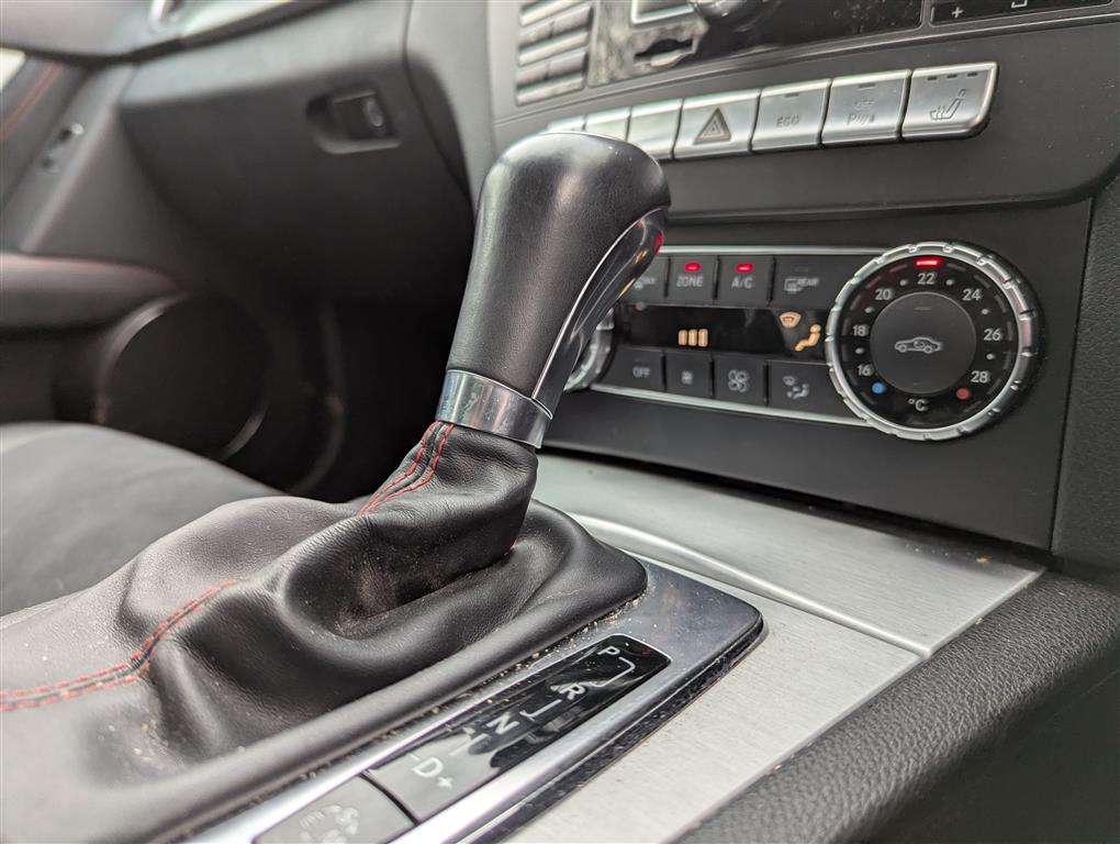 <p>2013 MERCEDES-BENZ C350 AMG SPORT + CDI BLUE</p>