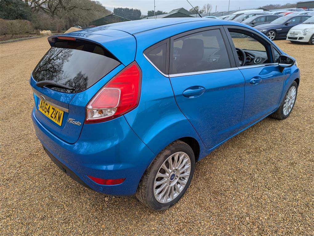 <p>2015 FORD FIESTA TITANIUM</p>