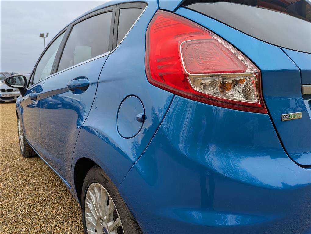 <p>2015 FORD FIESTA TITANIUM</p>
