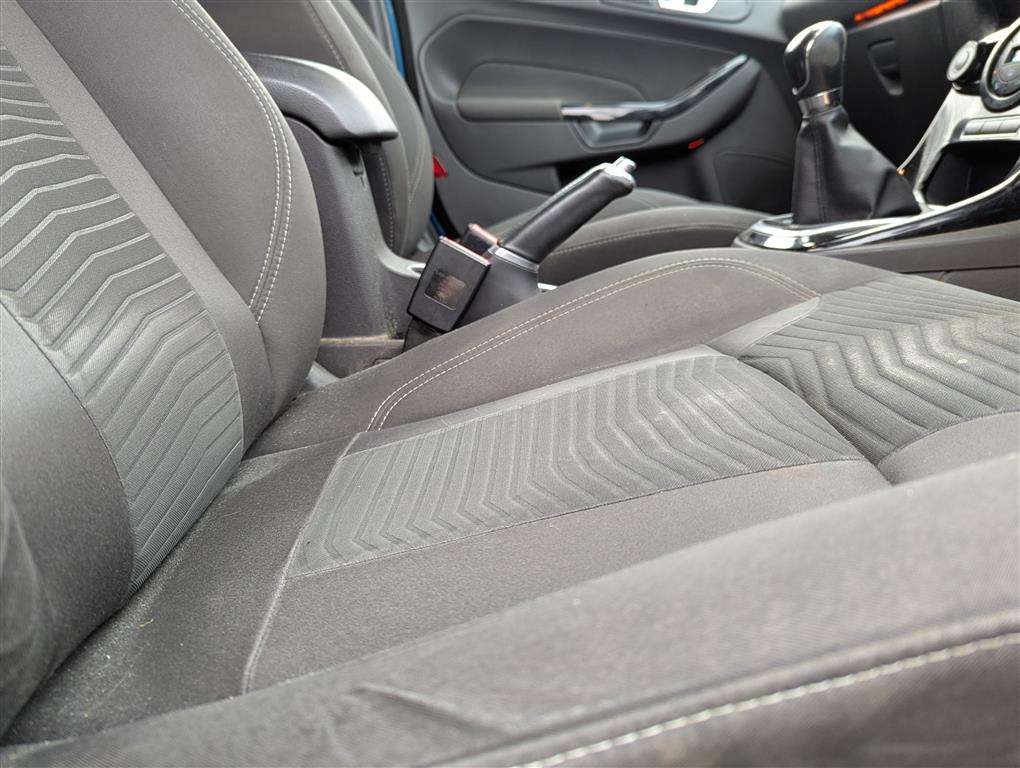 <p>2015 FORD FIESTA TITANIUM</p>