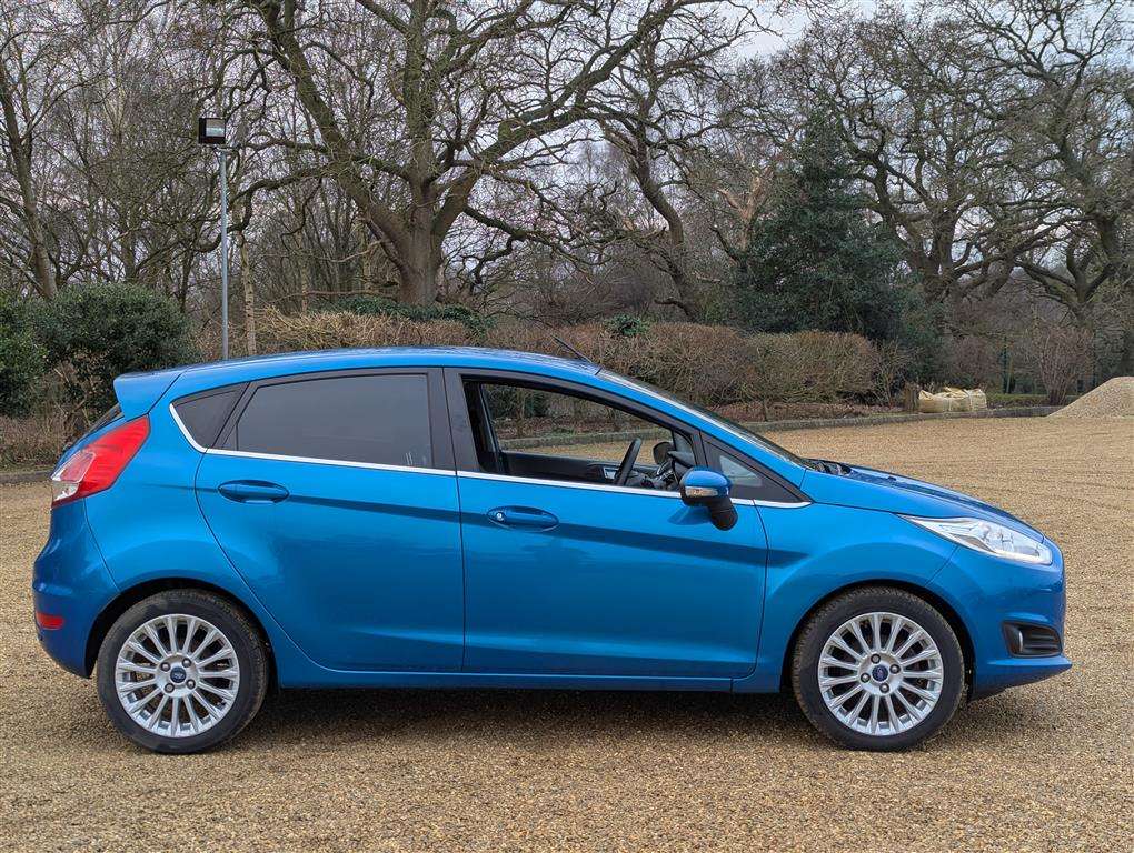<p>2015 FORD FIESTA TITANIUM</p>