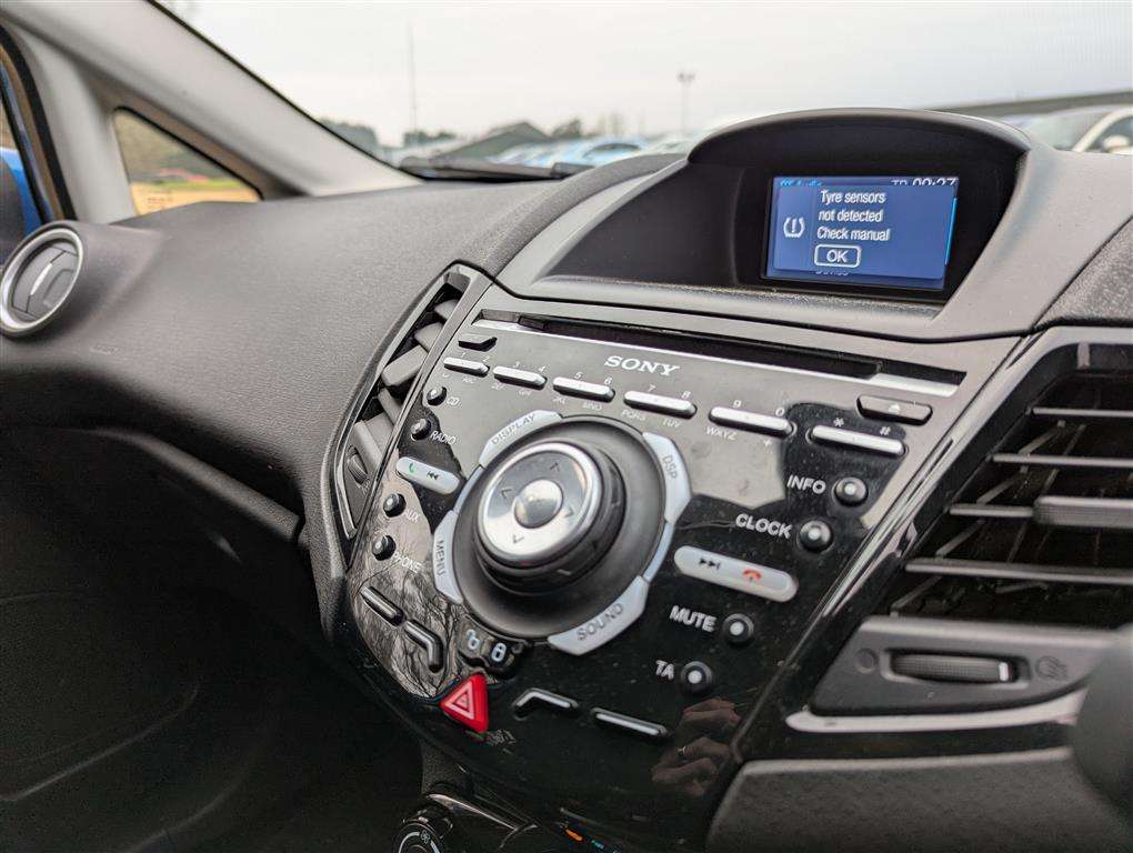 <p>2015 FORD FIESTA TITANIUM</p>