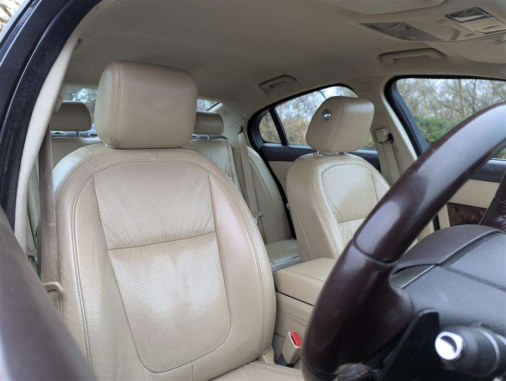 <p>2010 JAGUAR XF PREMIUM LUXURY V6 AUTO</p>
