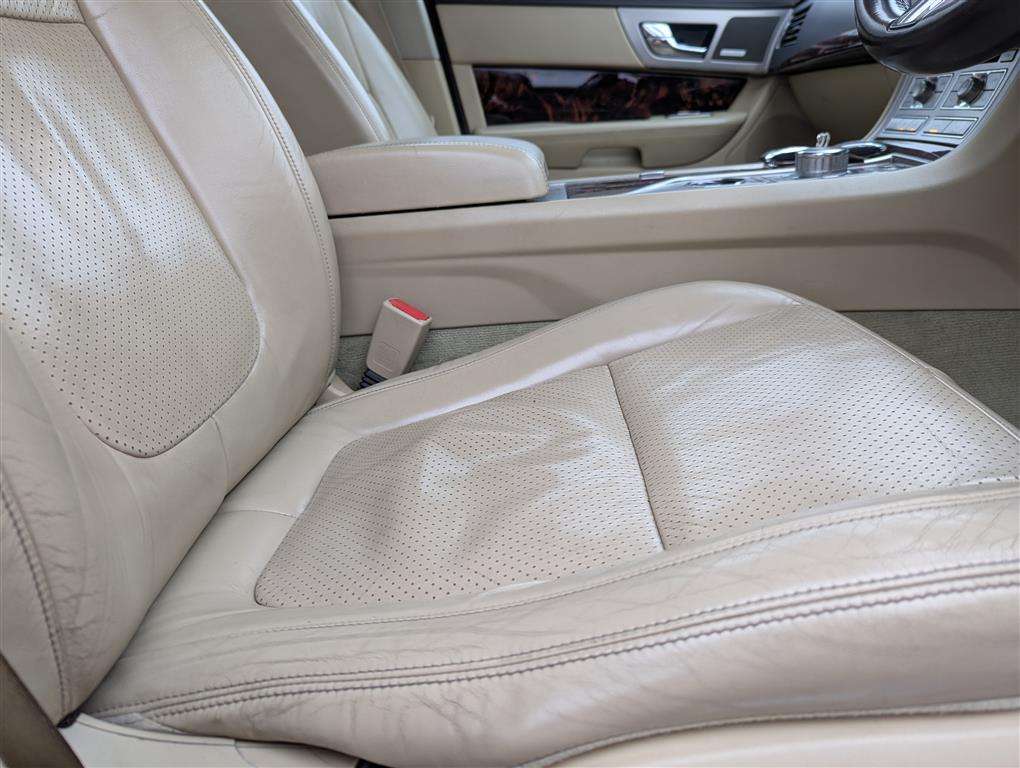 <p>2010 JAGUAR XF PREMIUM LUXURY V6 AUTO</p>