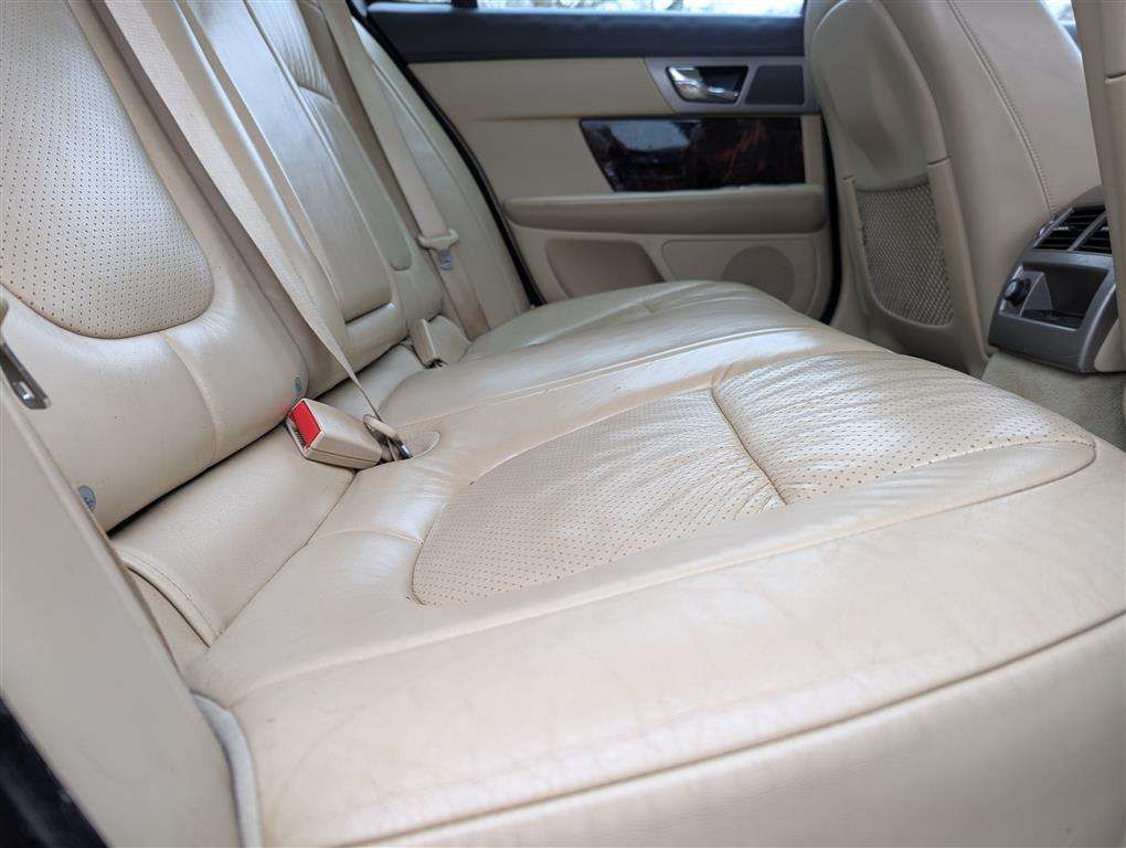 <p>2010 JAGUAR XF PREMIUM LUXURY V6 AUTO</p>
