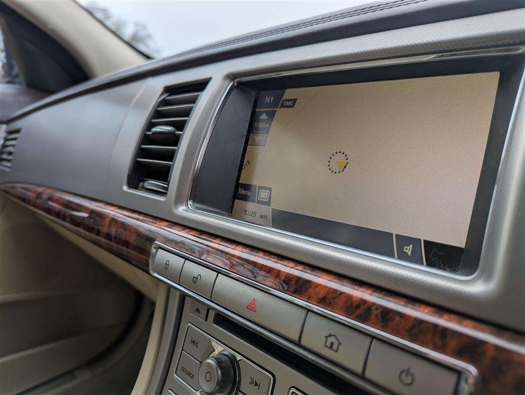 <p>2010 JAGUAR XF PREMIUM LUXURY V6 AUTO</p>