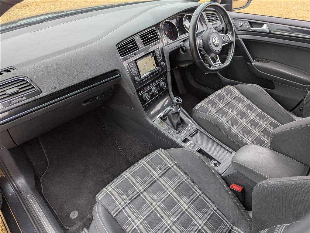 <p>2014 VOLKSWAGEN GOLF GTD</p>