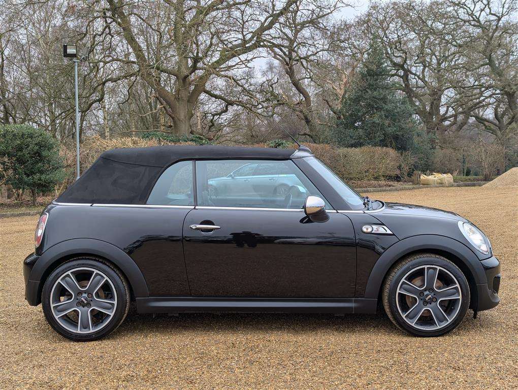 <p>2012 MINI COOPER S</p>