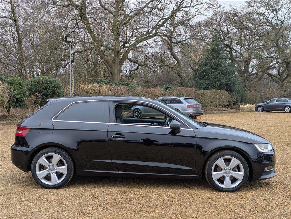 <p>2015 AUDI A3 SPORT TFSI</p>
