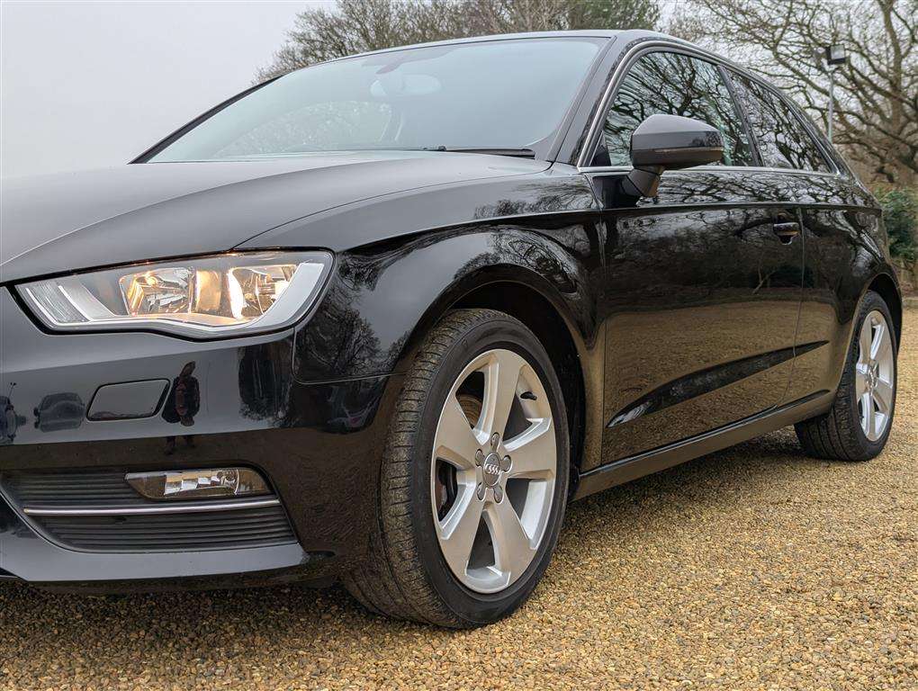 <p>2015 AUDI A3 SPORT TFSI</p>