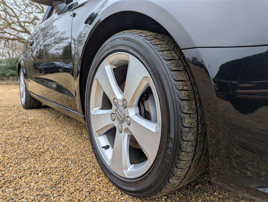 <p>2015 AUDI A3 SPORT TFSI</p>