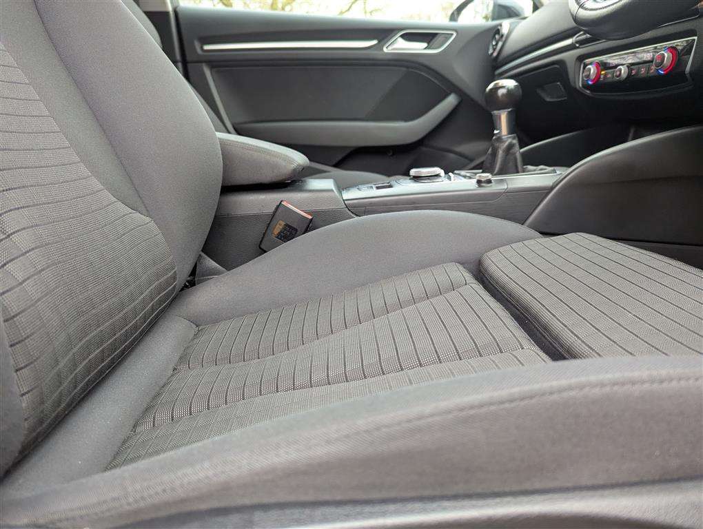 <p>2015 AUDI A3 SPORT TFSI</p>
