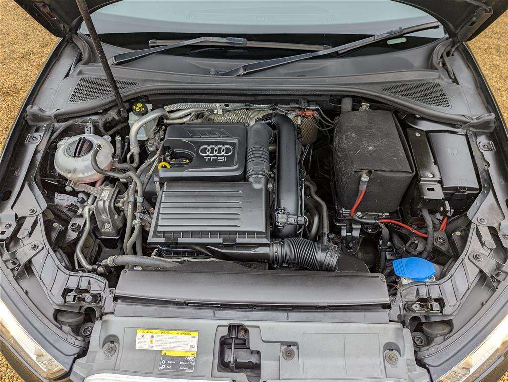 <p>2015 AUDI A3 SPORT TFSI</p>
