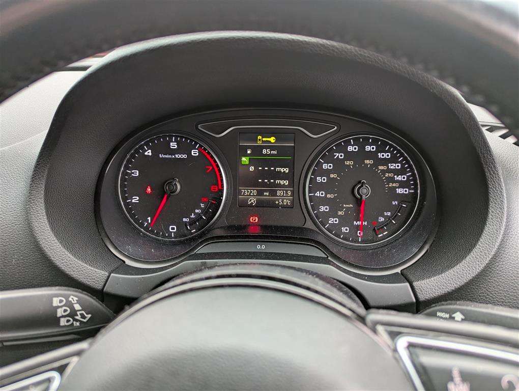 <p>2015 AUDI A3 SPORT TFSI</p>