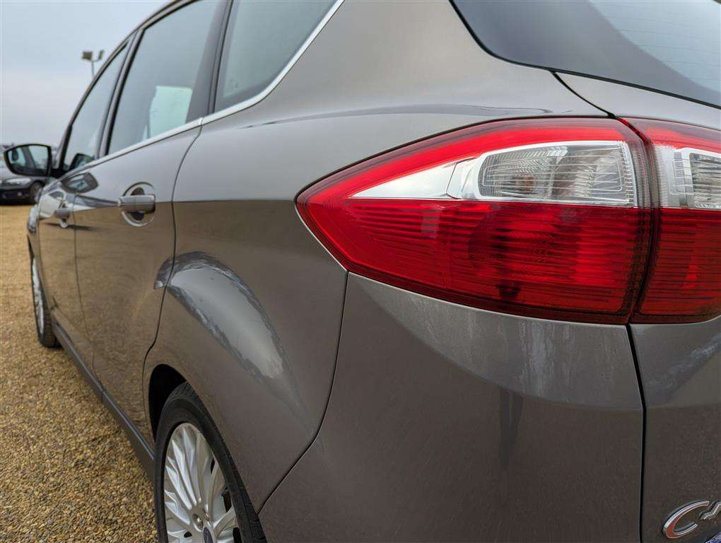 <p>2013 FORD C-MAX TITANIUM TDCI</p>