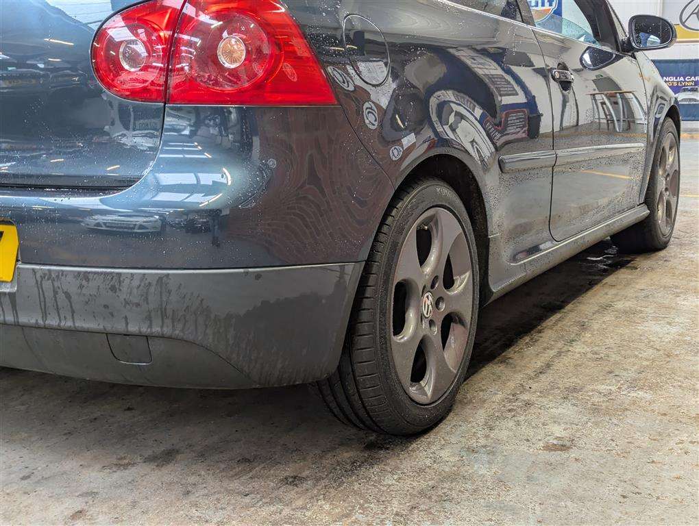 <p>2005 VOLKSWAGEN GOLF GTI</p>