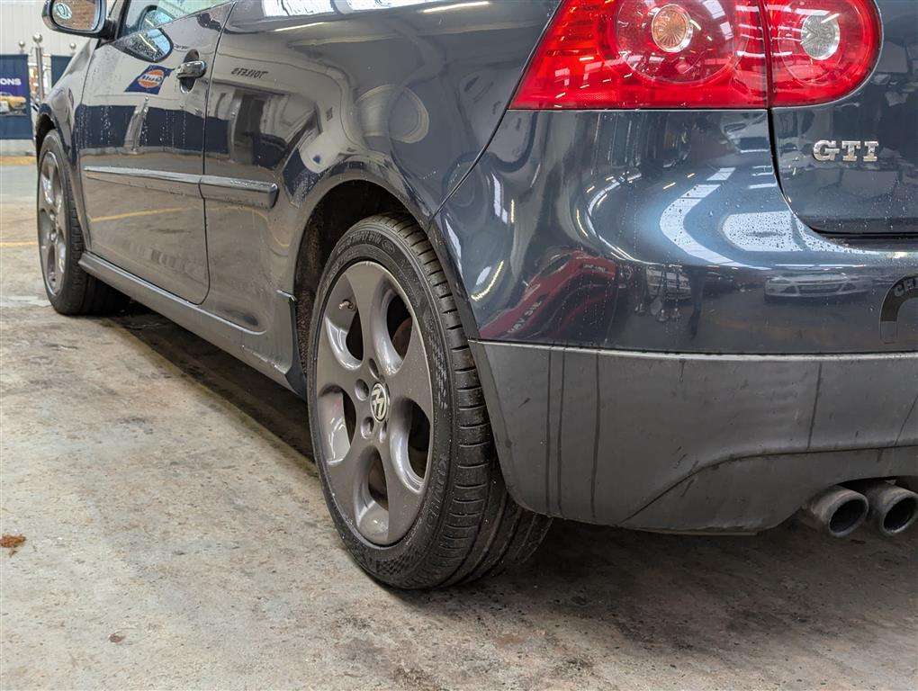 <p>2005 VOLKSWAGEN GOLF GTI</p>