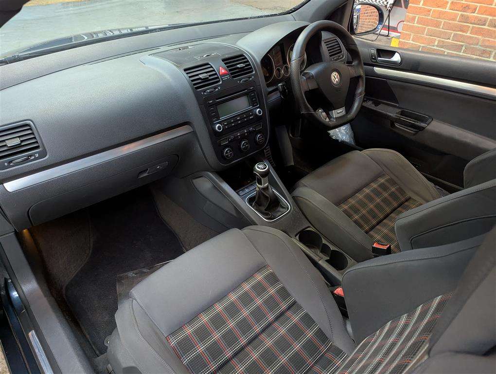 <p>2005 VOLKSWAGEN GOLF GTI</p>